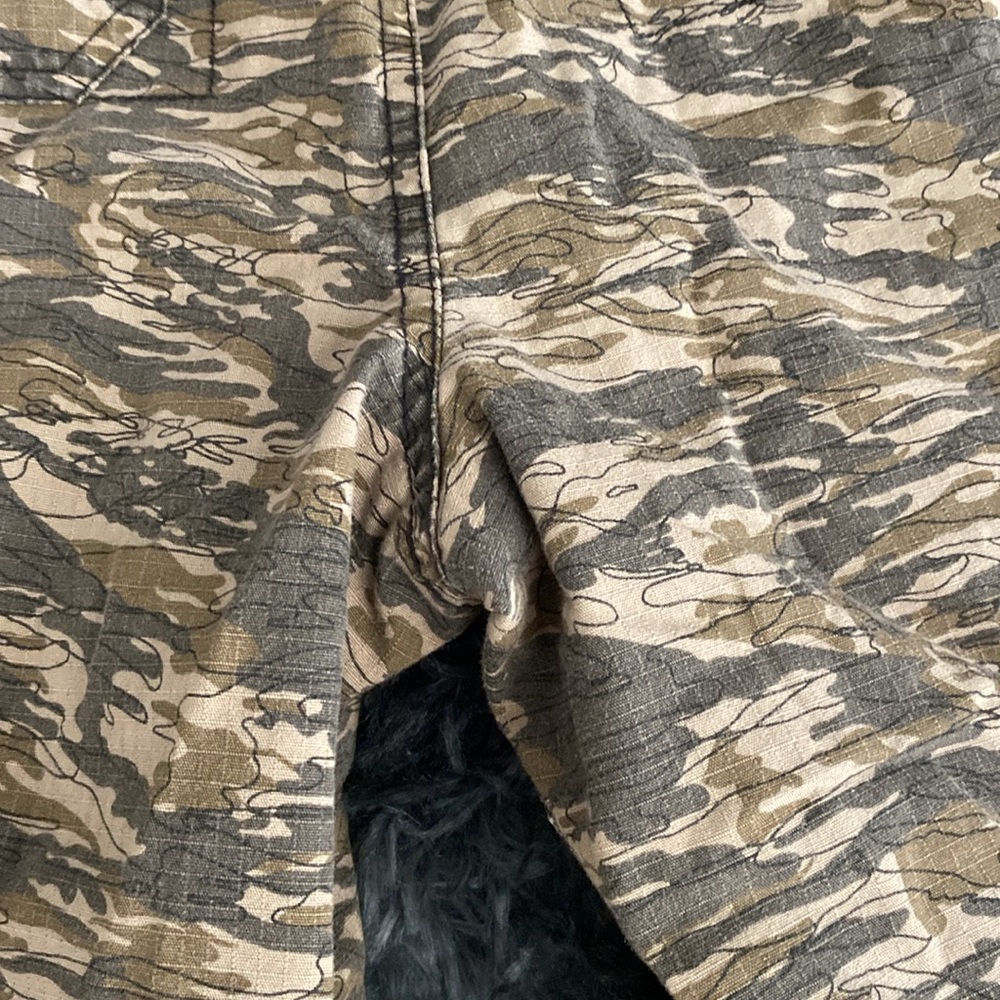 Camo print cropped cargo-style pants - Picture 14 of 16